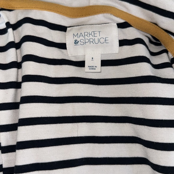 Excellent condition stitch fix hooded fleece sweater jacket, size small - Picture 4 of 4